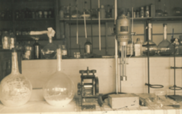 工場設立と椿油研究イメージサムネイル